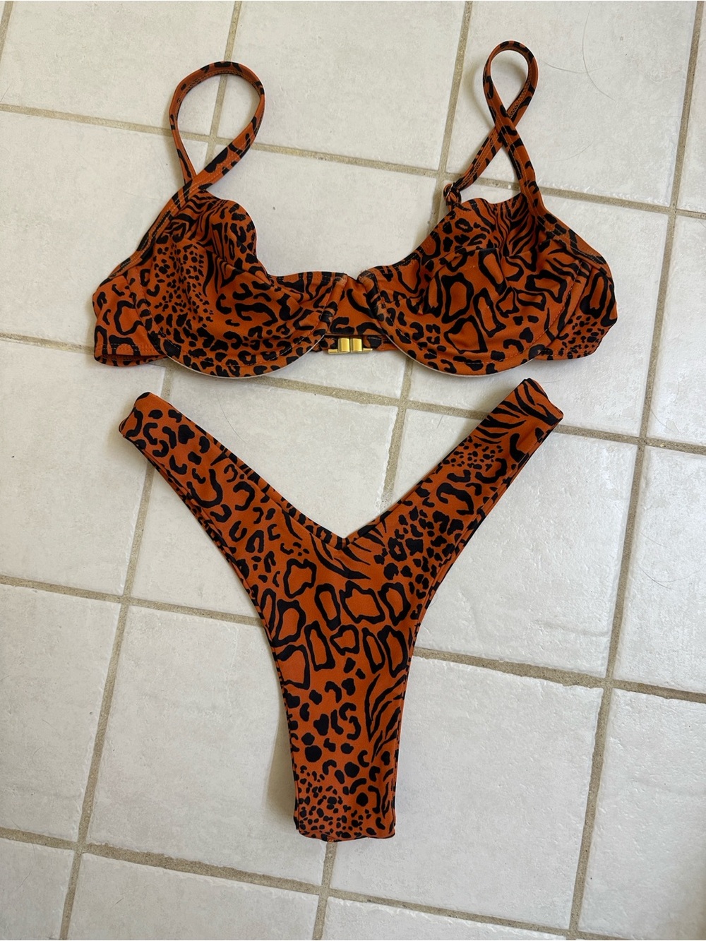 Kulani Kinis Swim Women’s Leopard Print Underwire Bikini Set - Rust/Black